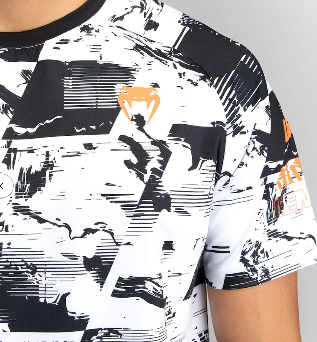 Camiseta Deportiva Negra con Blanco